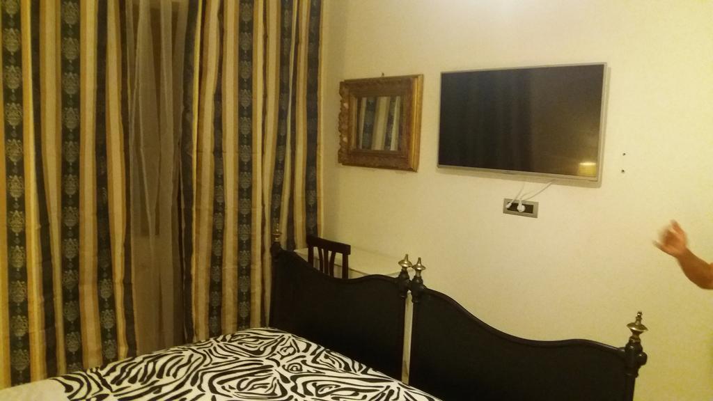 Guest House Il Marchese Del Grillo Roma Phòng bức ảnh